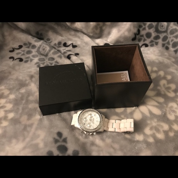 White Michael Kors watch - Picture 2 of 2